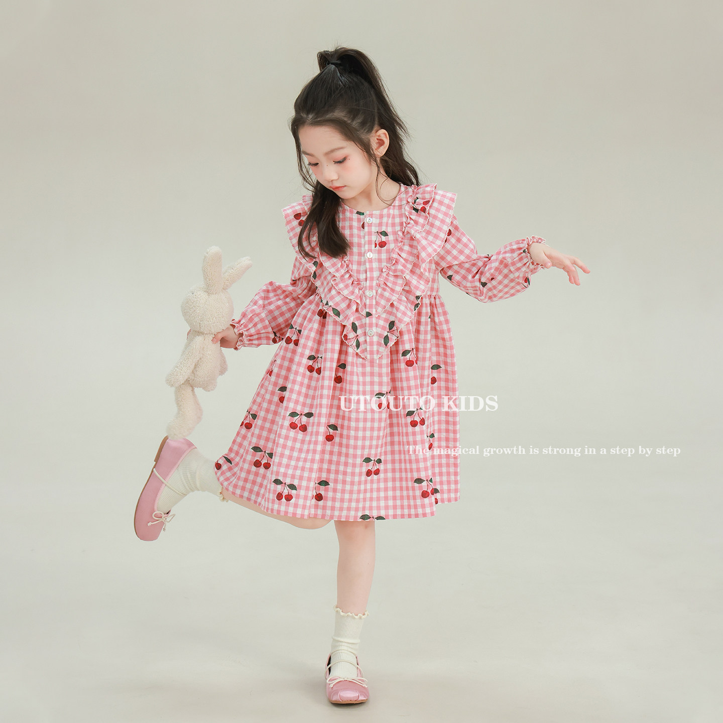 大耳象女童樱桃格子连衣裙2026春季新款宝儿甜美俏皮木耳边裙子