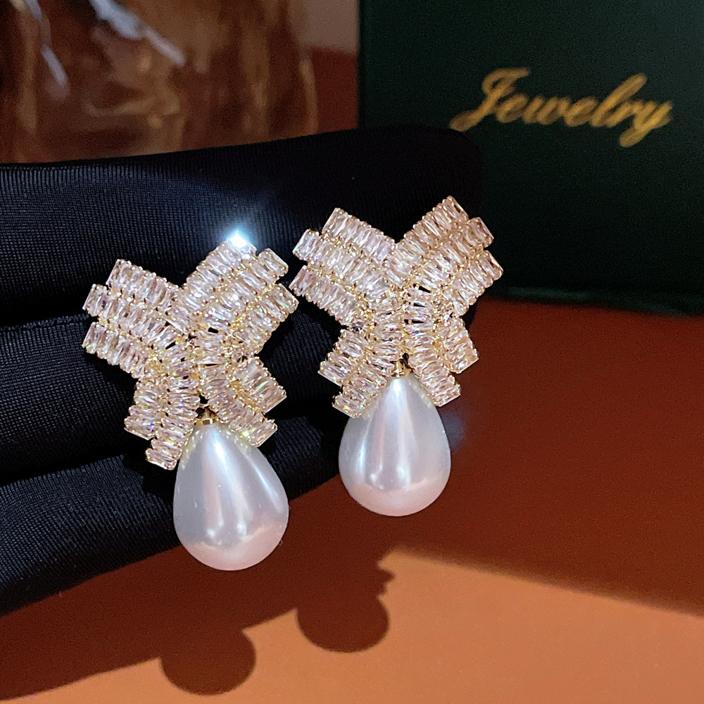 轻奢超闪满钻几何耳环女精致优雅水滴珍珠耳坠复古高级感婚纱耳饰