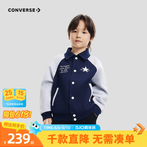 衣身印有品牌复古标识与星形图案