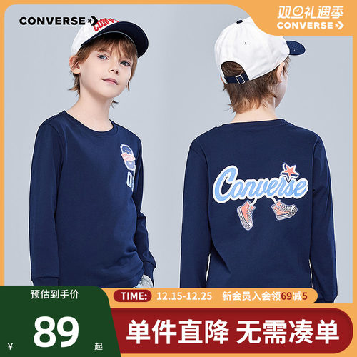 胸前和背后饰有经典LOGO和标志性帆布鞋图案