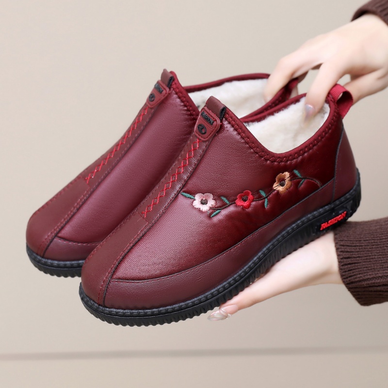 冬季新款棉鞋女绣花百搭一脚蹬软底防滑鞋子平底棉靴中老年妈妈鞋