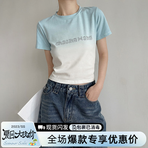 Chasing Wang正肩短袖t恤女夏季新款时尚显瘦上衣牛仔短裤两件套