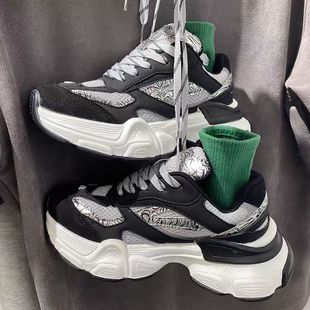 周也明星同款2025新款做旧熊猫配色老爹情侣鞋厚底增高运动鞋潮款