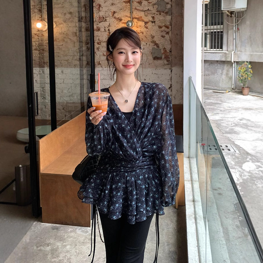 V领碎花连衣裙女春秋冬长袖季新连衣裙