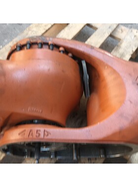 库卡机器人中心手腕,型号ZH500-4,橙色铸铁外壳,成色良议价产品