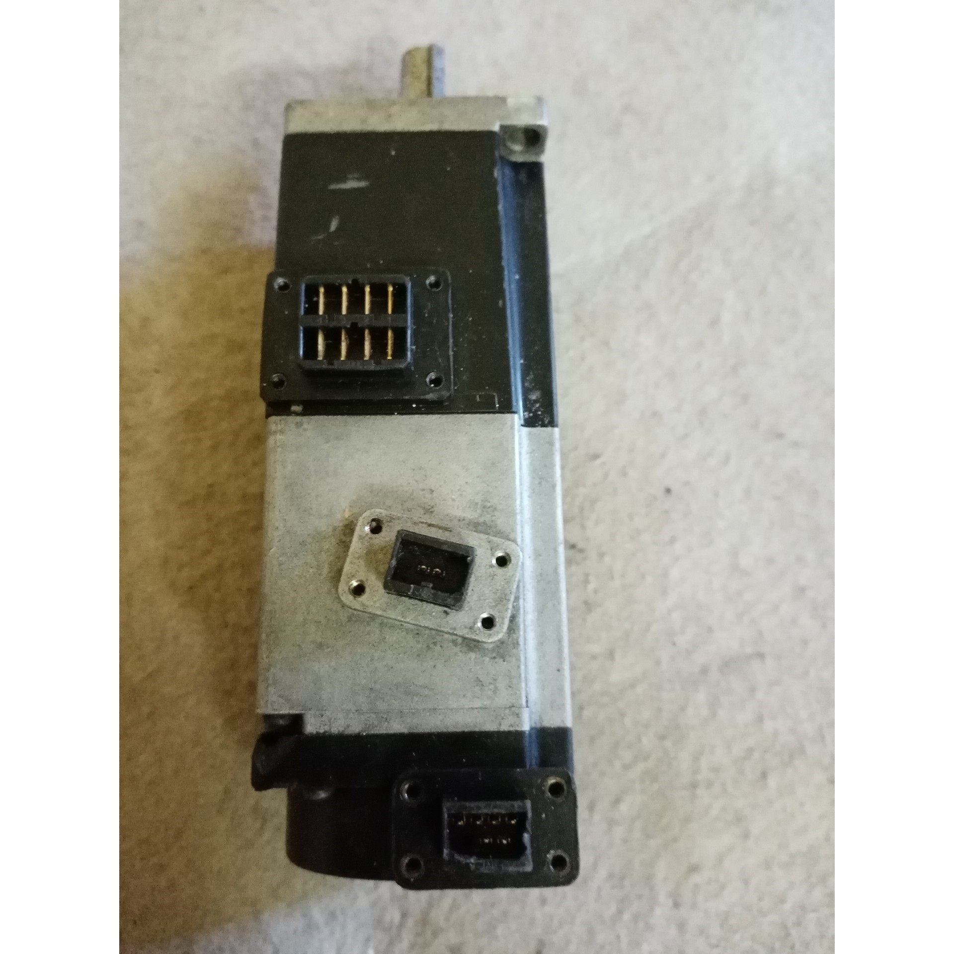 原伺服电机R88M-1M10030T-BS2  1议价产品