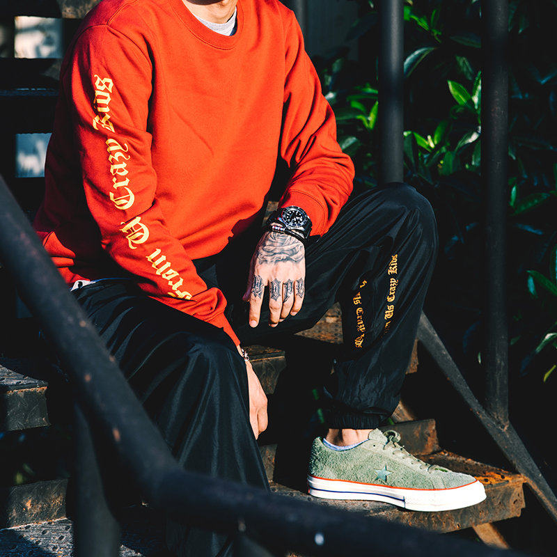 SSUR PLUS F**K系列 Font Crew 哥特文印花情侣无帽圆领卫衣 薄款
