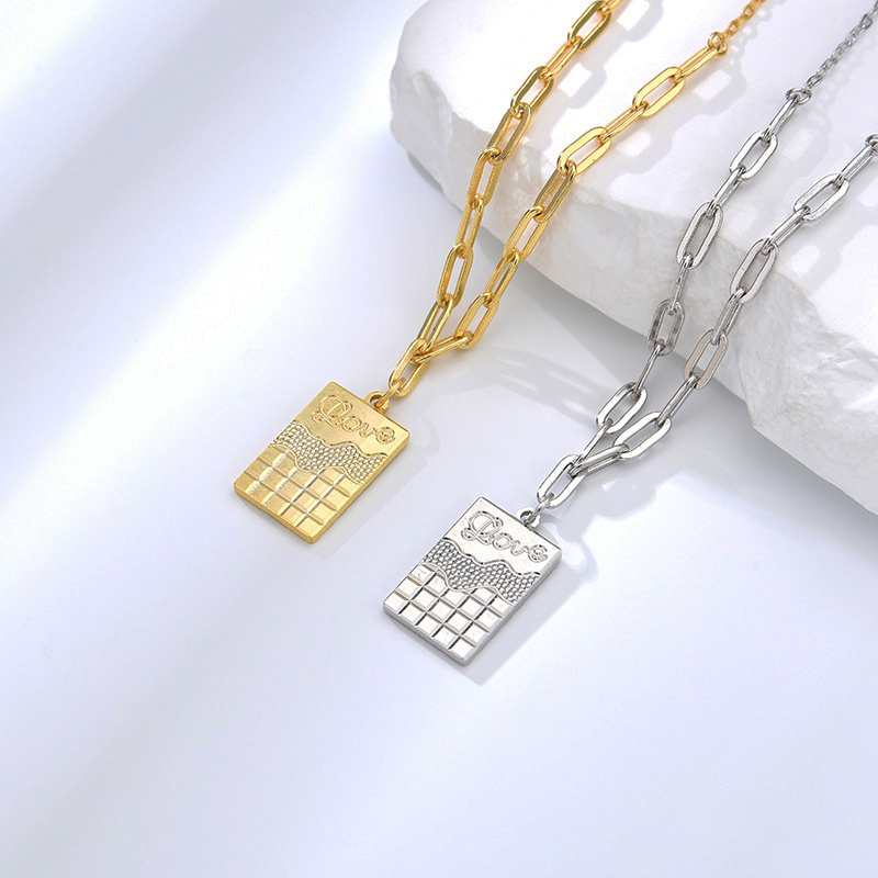 时尚纯银镀金love方牌吊坠项链