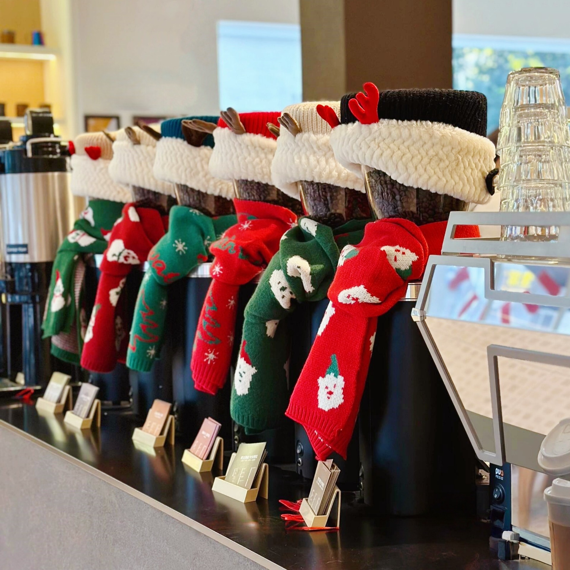 磨豆机围巾！帽子摆件咖啡店铺吧台桌子圣诞节装饰品氛围场景布置