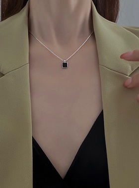 S925银几何黑色方牌项链女高级设计感小众轻奢通勤气质新款锁骨链