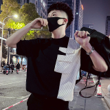 黑色
