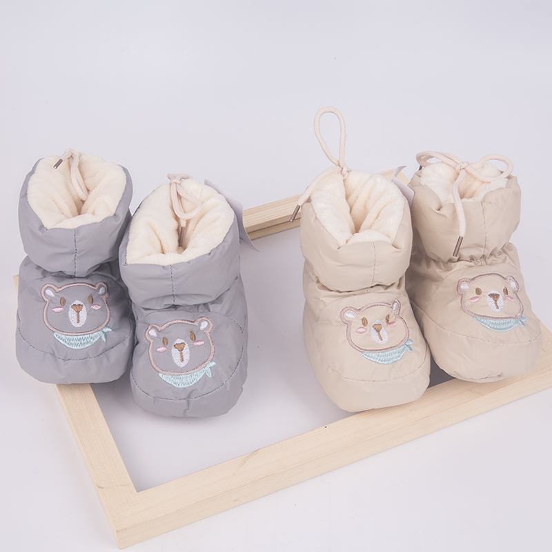 新生婴儿冬季不掉软底鞋袜