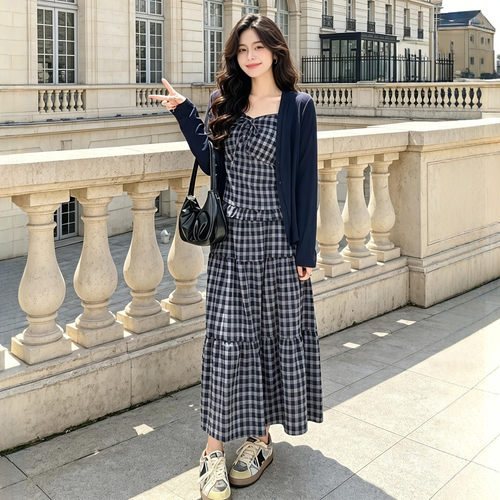 大码女装胖mm时尚穿搭显瘦吊带宽松遮肉开衫外套格子套装裙三件套
