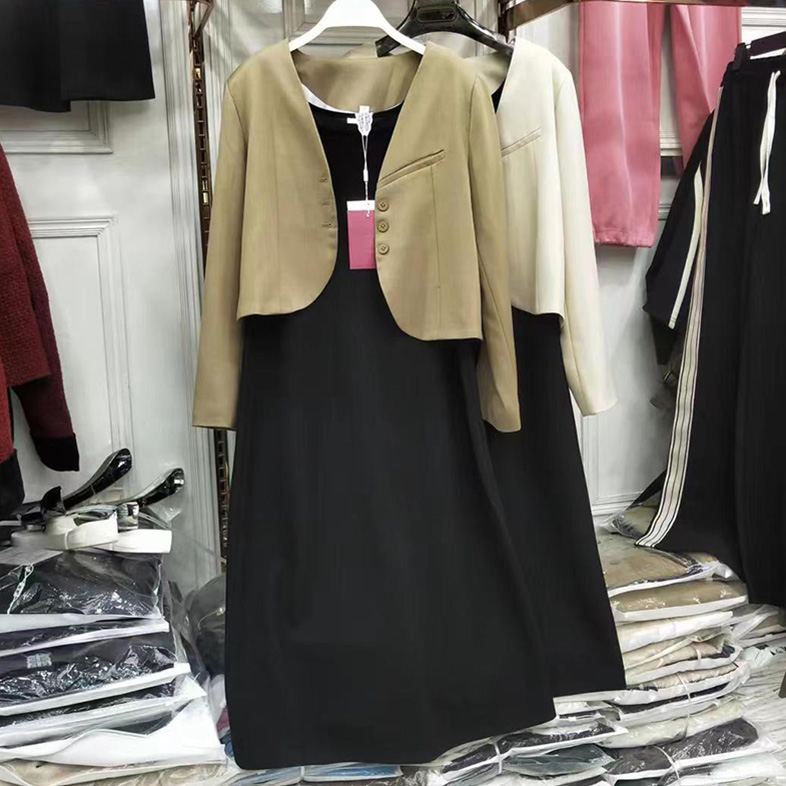 2025独束大码女装实体店米白短款西装外套连衣裙简约小众两件套装