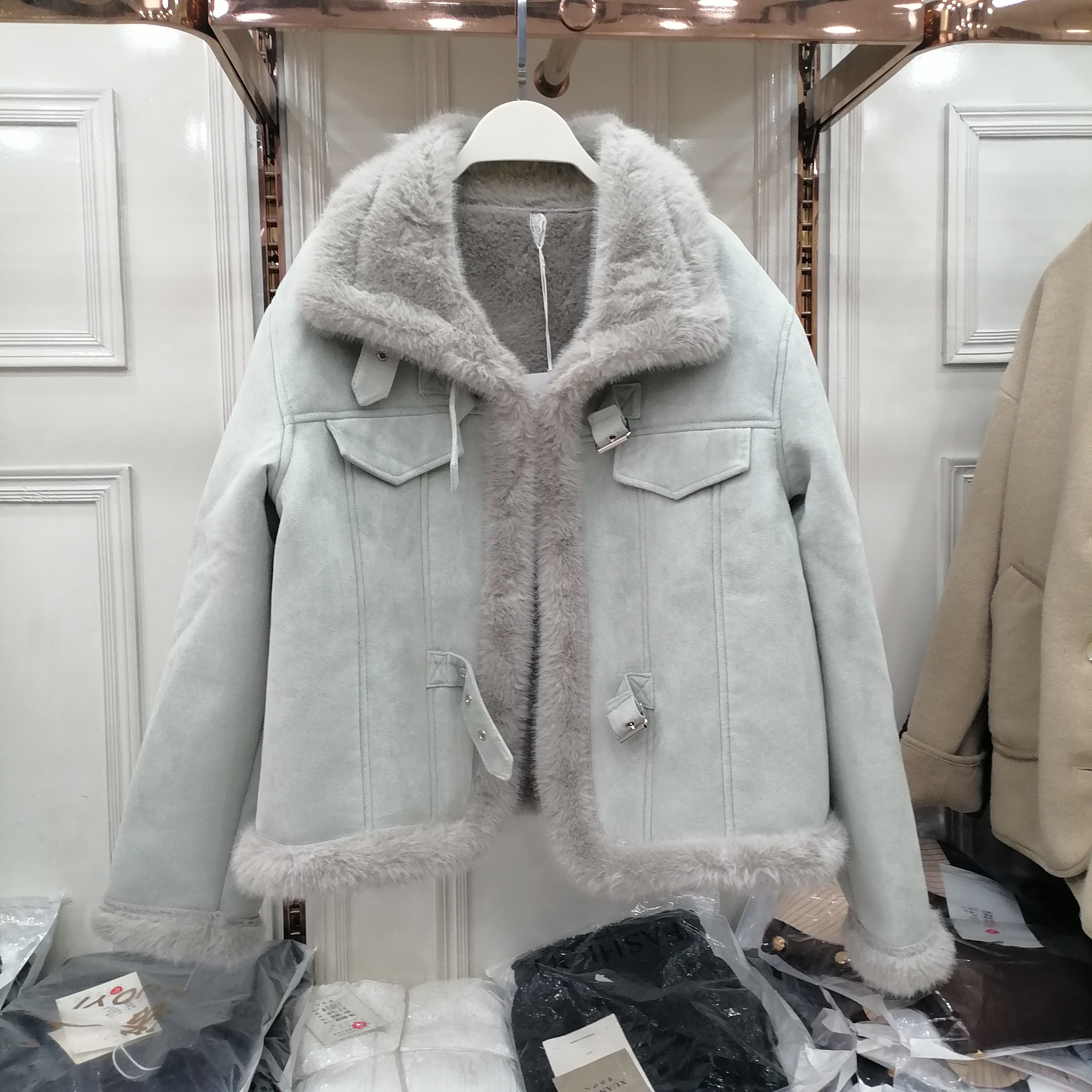 皮毛一体短外套女2025新春羊羔毛保暖加厚鹿皮绒机车服夹克上衣