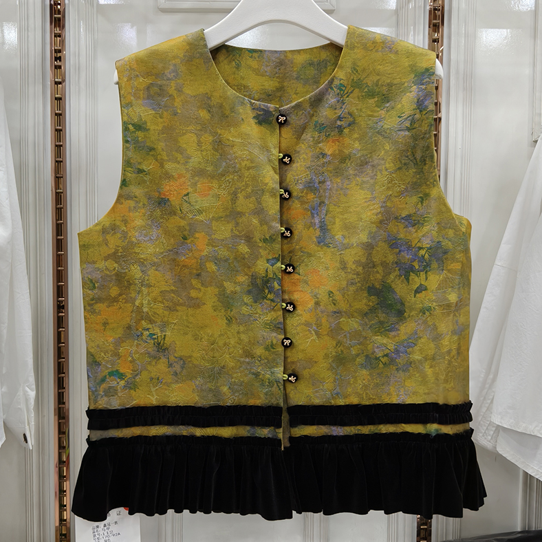 鑫冠一族新中式丝绒国风马甲女