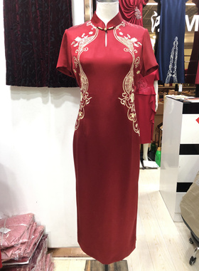 红色旗袍新款2024妈妈结婚礼服喜婆婆婚宴装年轻款日常小个子夏季