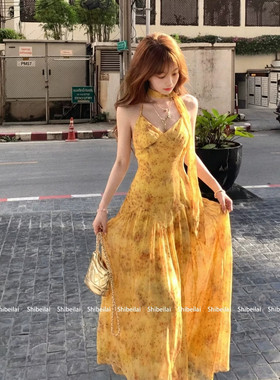2026新款南法度假风明媚黄色吊带连衣裙子女夏季独特绝美收腰长裙