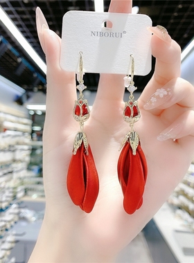BF红色郁金香花瓣耳环2025新款潮气质长款流苏耳坠网红设计感耳饰