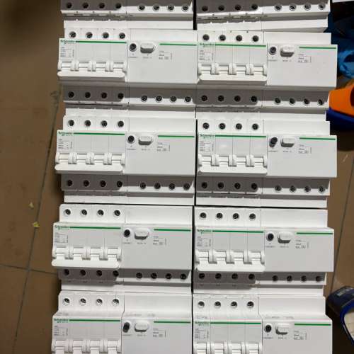 C94P32 A漏电保护器， 几乎