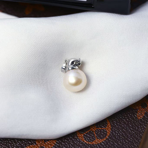 天然淡水珍珠合金圣诞帽款扣头镶嵌吊坠 女款珍珠锁骨挂坠礼物