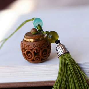 爆款推荐天然绿檀木镂空雕刻款香囊坠子 女款文玩香囊手机挂包挂