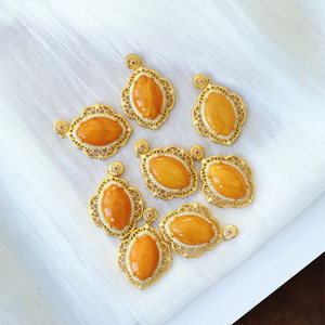 蜜蜡鸡油黄蛋面纯银镶嵌款吊坠