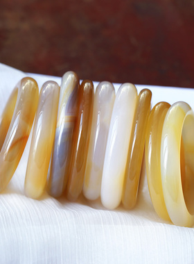 天然马料香槟金玛瑙手镯