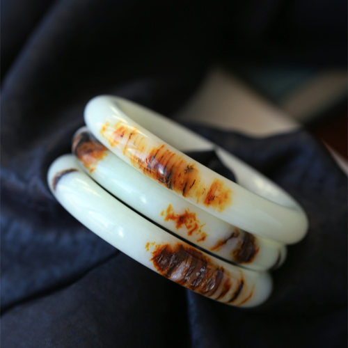 新疆料羊脂白玉籽料原皮款手镯