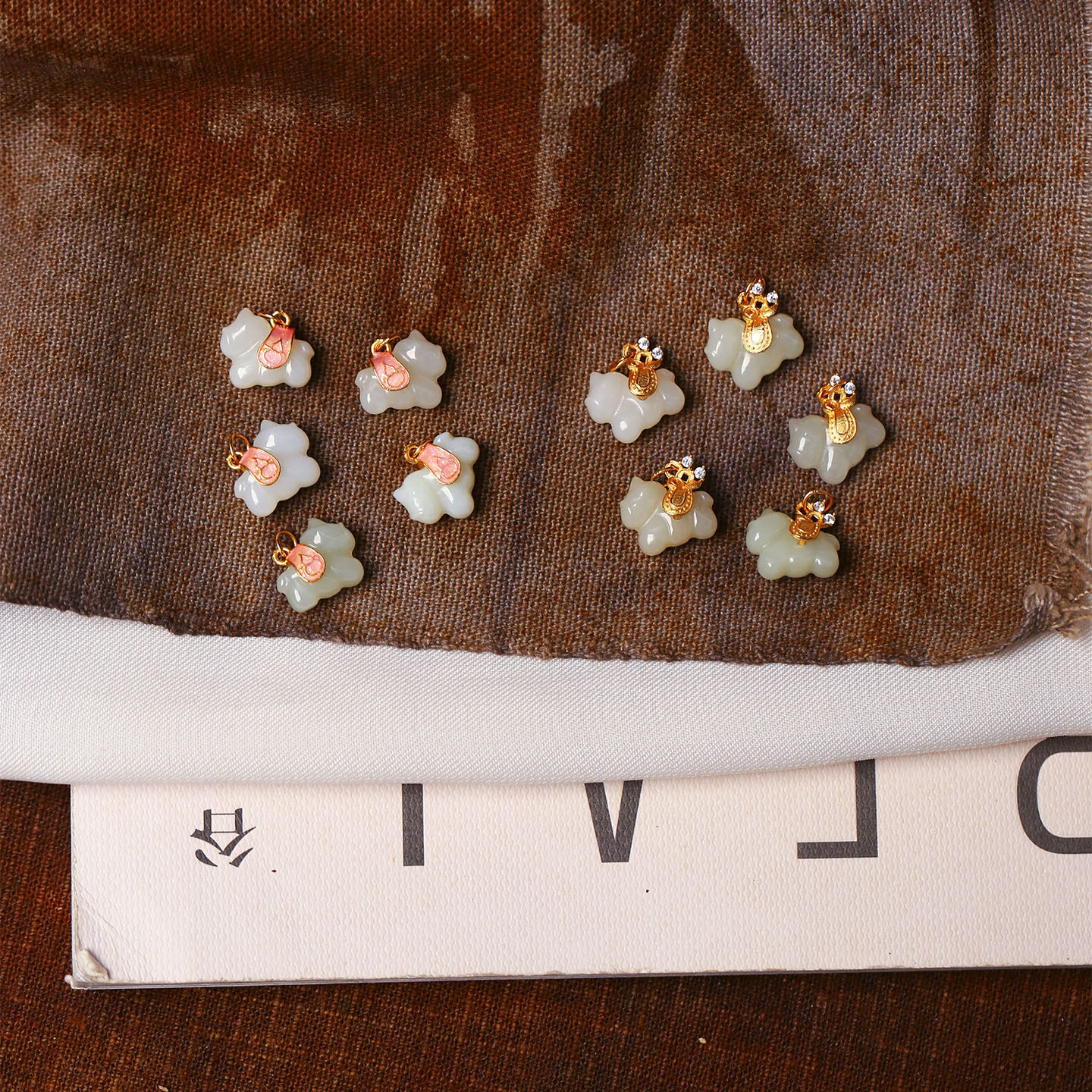 天然和田玉雕刻唐马 马鞍款 纯银镶嵌吊坠 手链配件滴溜DIY挂坠