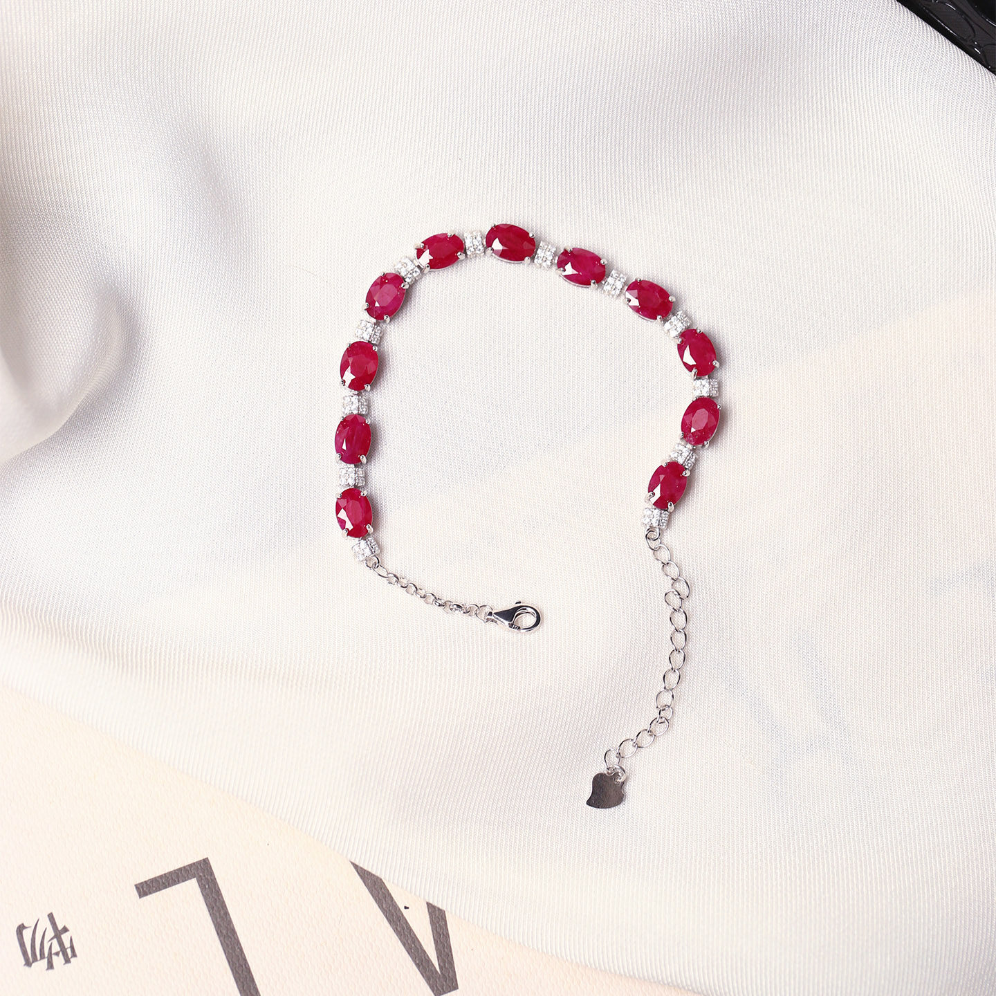 精品彩宝 天然红宝石纯银镶嵌手链 女款中高端彩宝银镶饰品礼物