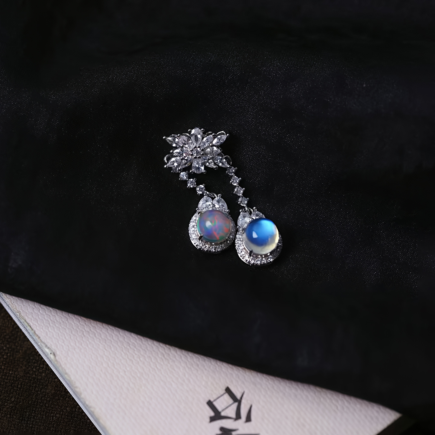 精品彩宝 天然欧珀/蓝月光裸石纯银镶嵌款吊坠女款欧泊饰品火彩好