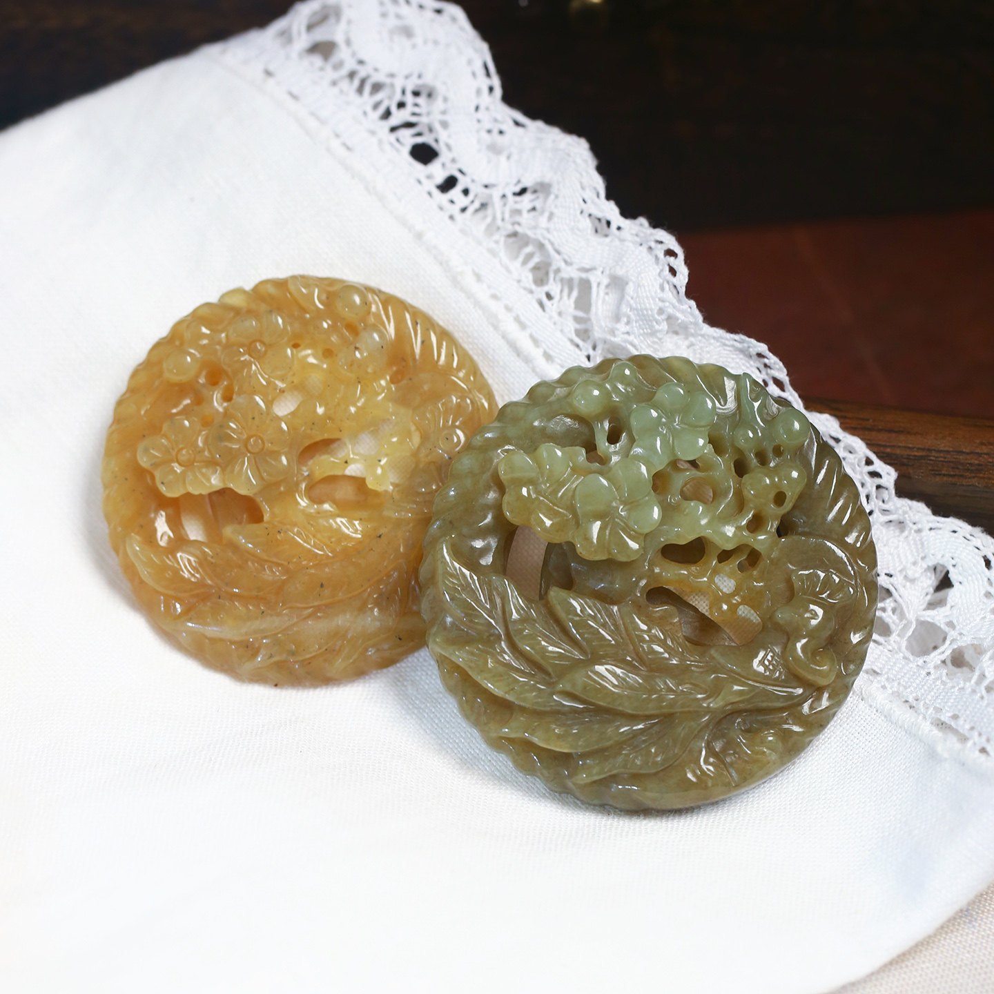 福利 天然和田玉且末俏糖料镂空凤凰雕花款花开富贵圆牌吊坠