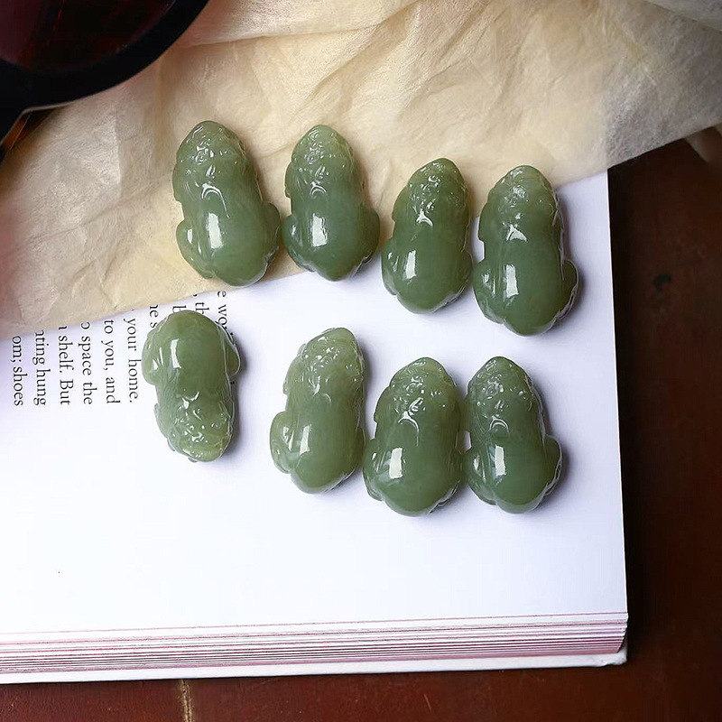 天然和田玉青黄口料雕刻貔貅款吊坠 男女款玉石招财貔貅挂坠饰品