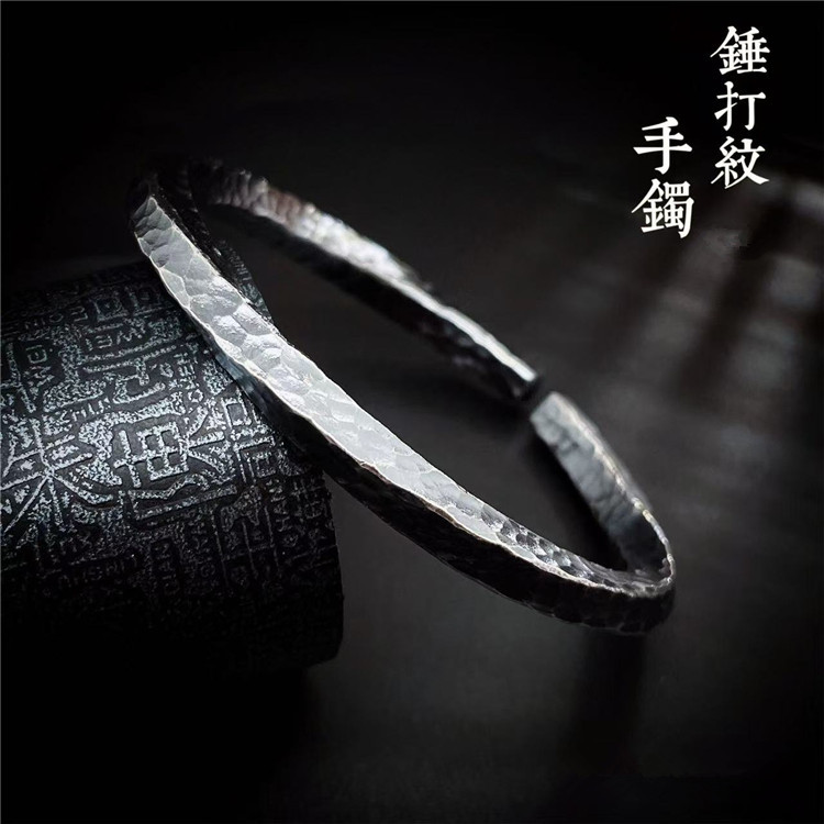 999锤纹复古方条莫比乌斯环手镯