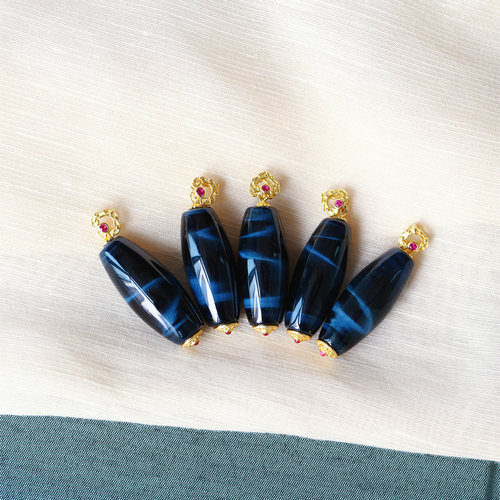 蓝虎眼石闪电眼桶珠镶嵌款吊坠