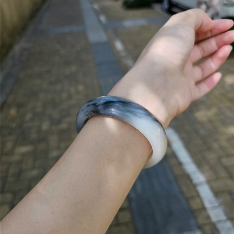 天然和田玉新疆料青花籽料宽条手镯 肉感好油性足 女款高端玉镯