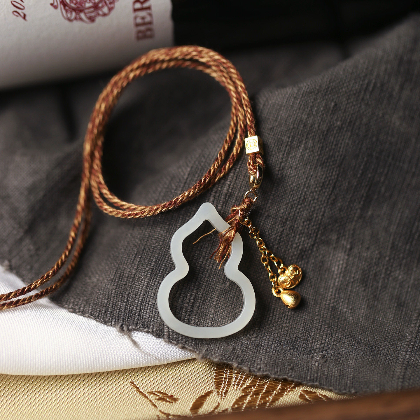 天然和田玉镂空雕刻小葫芦款吊坠 女款玉石原创毛衣链挂坠饰品