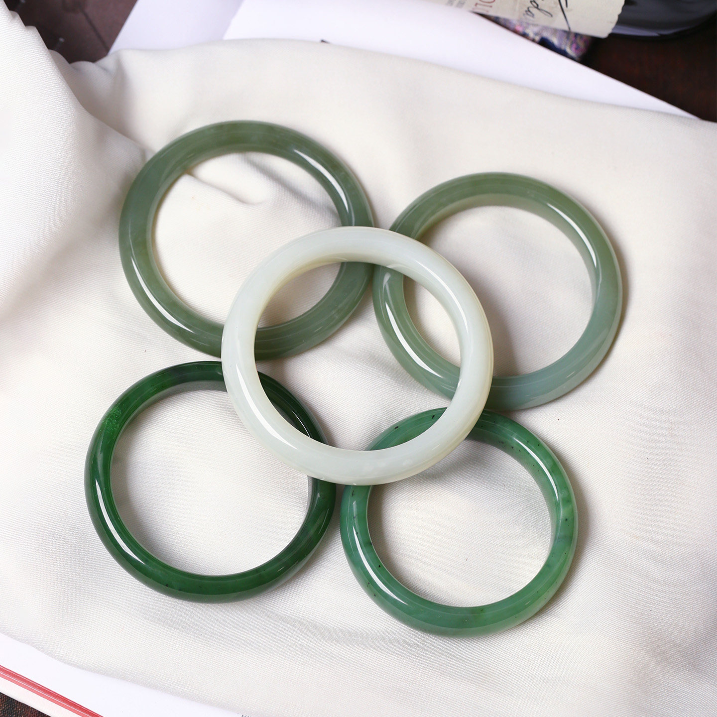 一物一图 孤品清仓捡漏 烟灰糖料青玉碧玉和田玉手镯雕花宽镯子