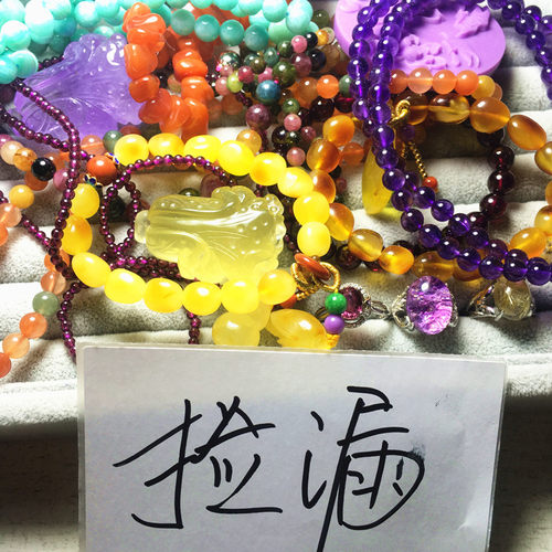 捡漏天然水晶手链碧玺石榴石海蓝宝紫晶绿幽灵拉长石粉草莓晶 - 封面