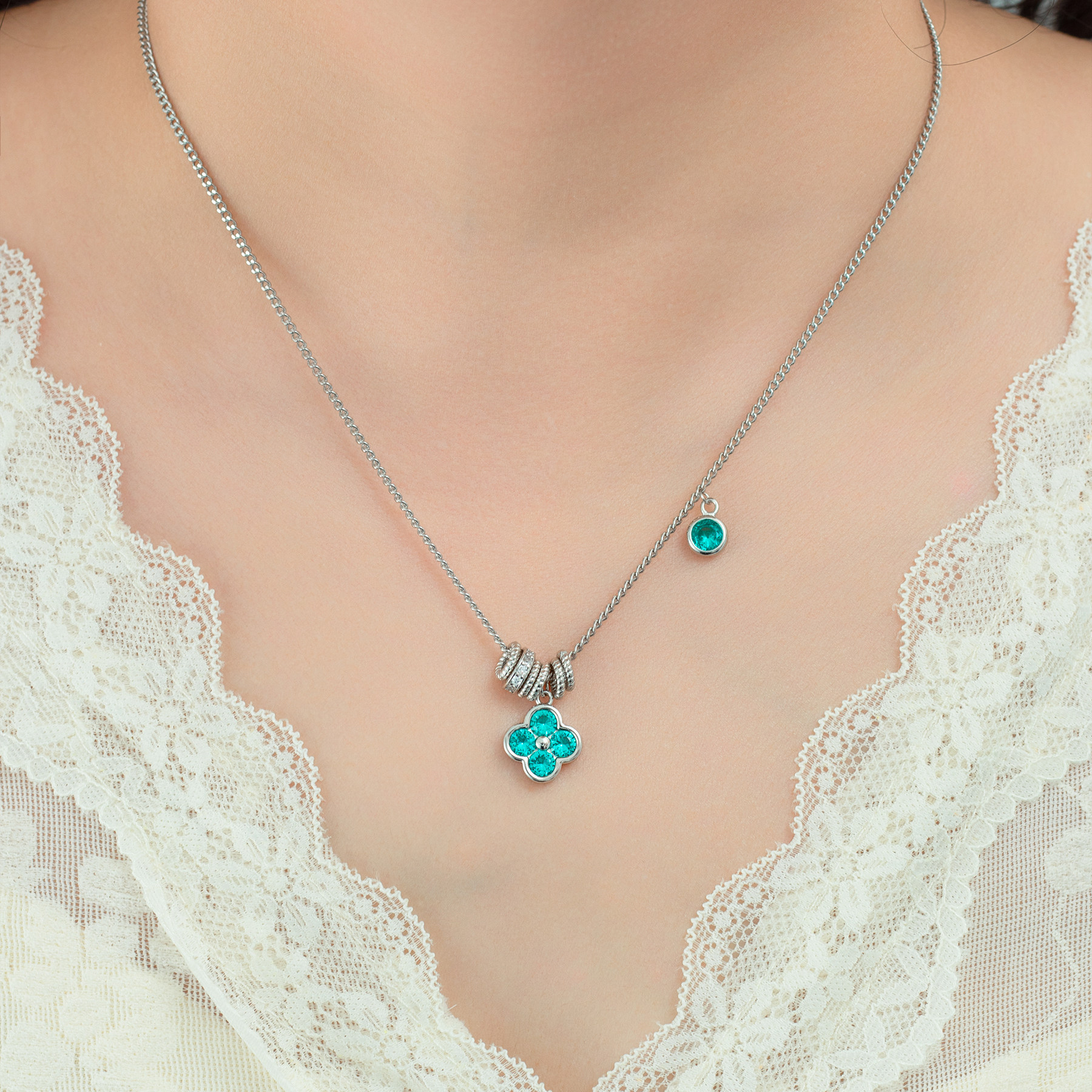 轻奢四叶草锆石项链女高级感气质百搭精致蓝色吊坠颈链锁骨链新款