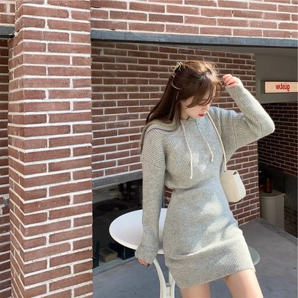 套头中长款毛衣女秋冬装新款收腰显瘦连帽针织包臀连衣裙潮