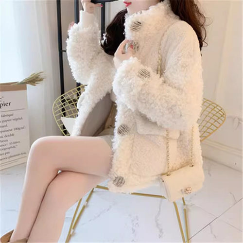 2024春秋季小香风上衣设计感纽扣羊羔绒短款小个子加绒外套女潮厚