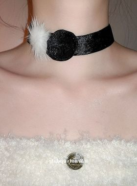 复古金丝绒花朵毛球颈链秋冬优雅气质百搭锁骨链轻奢高级感颈链女