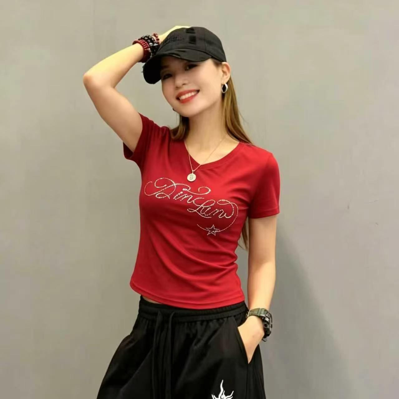 夏季新款网红桃领烫钻字母修身短袖t恤女正肩设计感显瘦上衣