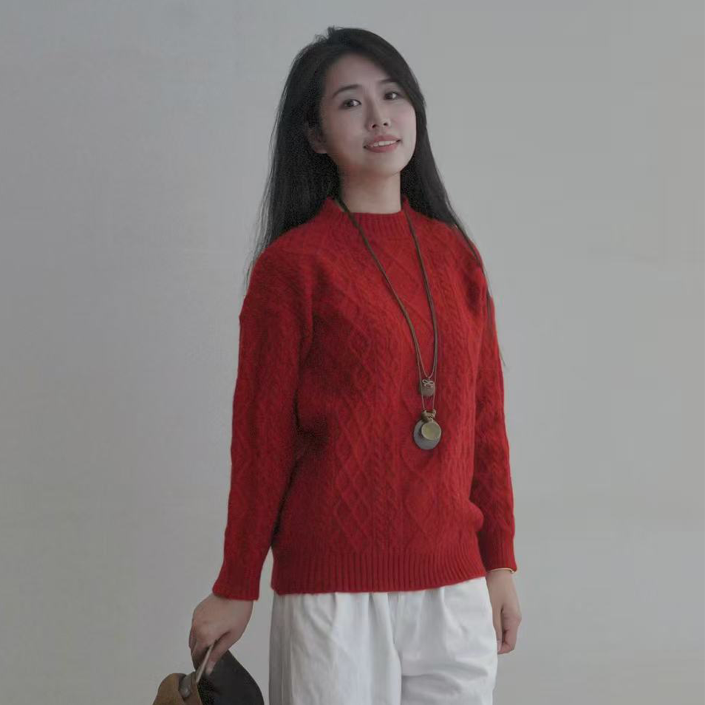 2025秋冬新款韩版宽松麻花圆领套头针织衫慵懒高级感女生红色毛衣