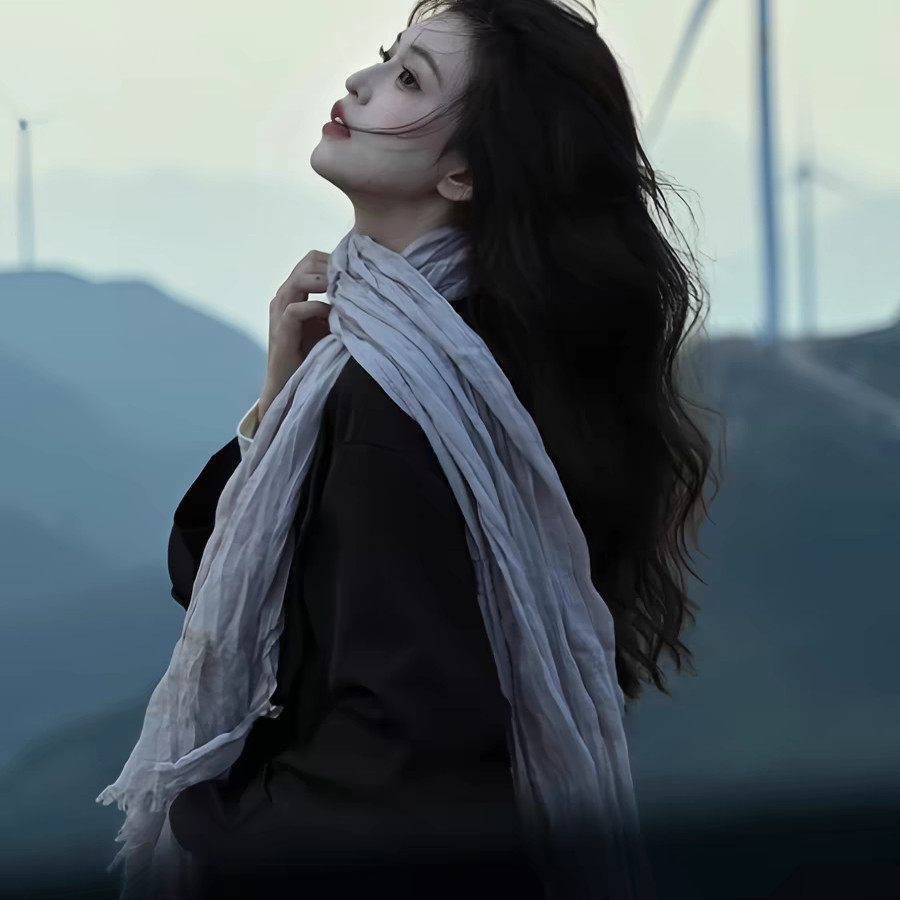 米色棉麻围巾女春秋文艺百搭长款披肩旅游拍照褶皱丝巾高级氛围感