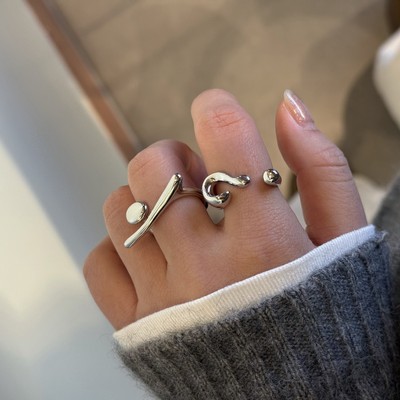 欧美ins异形手势开口戒指钛钢不掉色小众创意对戒感叹问号指环女