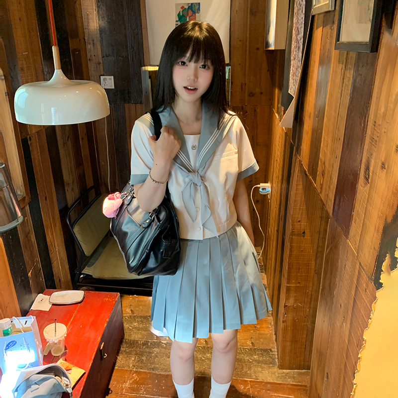 月野家颂立中薄荷领白三本