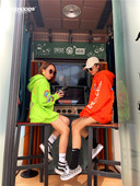 闪亮瞎眼荧光配色小丑卡通动漫sex印花logo可爱搞怪连帽衫 ins卫衣